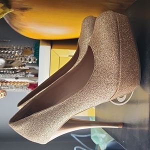 Sm New York Gold Glitter Roberts Heels